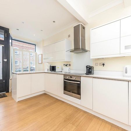 Stylish & Spacious 3 Bed Victorian House Sleeps Up To 7 - Near O2, Museums, Excel, Mazehill Station 12 Mins Direct Into London Bridge المظهر الخارجي الصورة