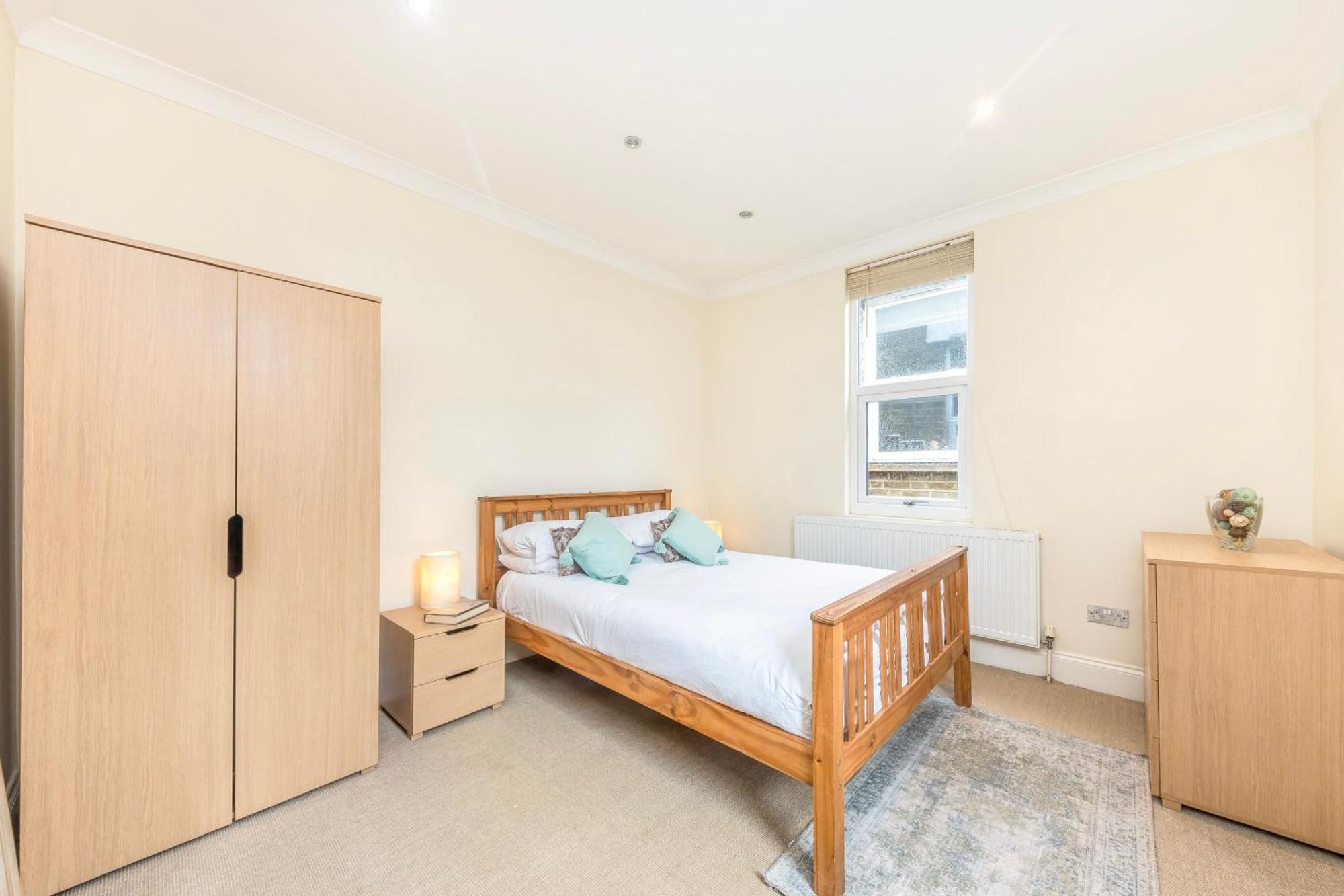 Stylish & Spacious 3 Bed Victorian House Sleeps Up To 7 - Near O2, Museums, Excel, Mazehill Station 12 Mins Direct Into London Bridge المظهر الخارجي الصورة